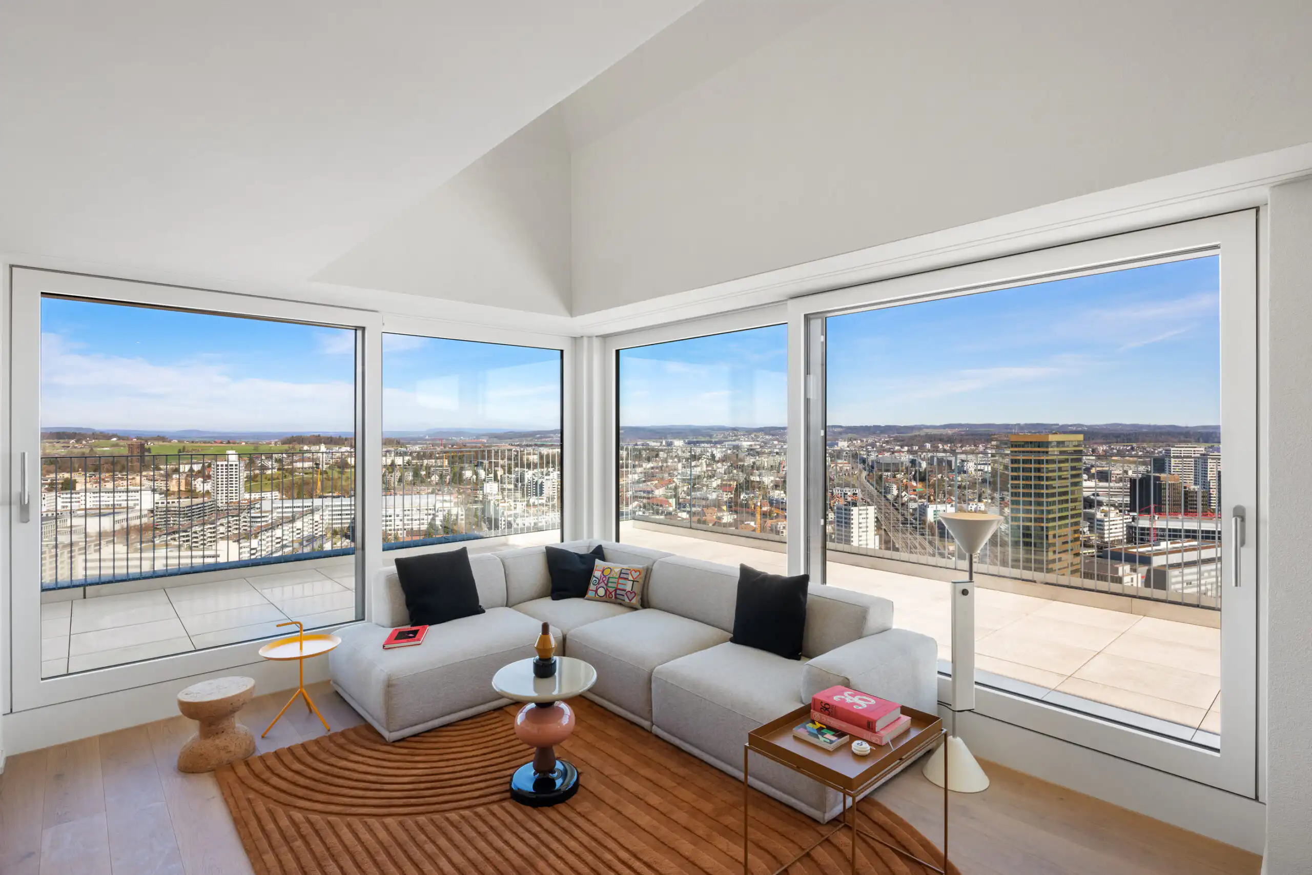Professionelle Innenaufnahme einer Neubauwohnung in Zürich