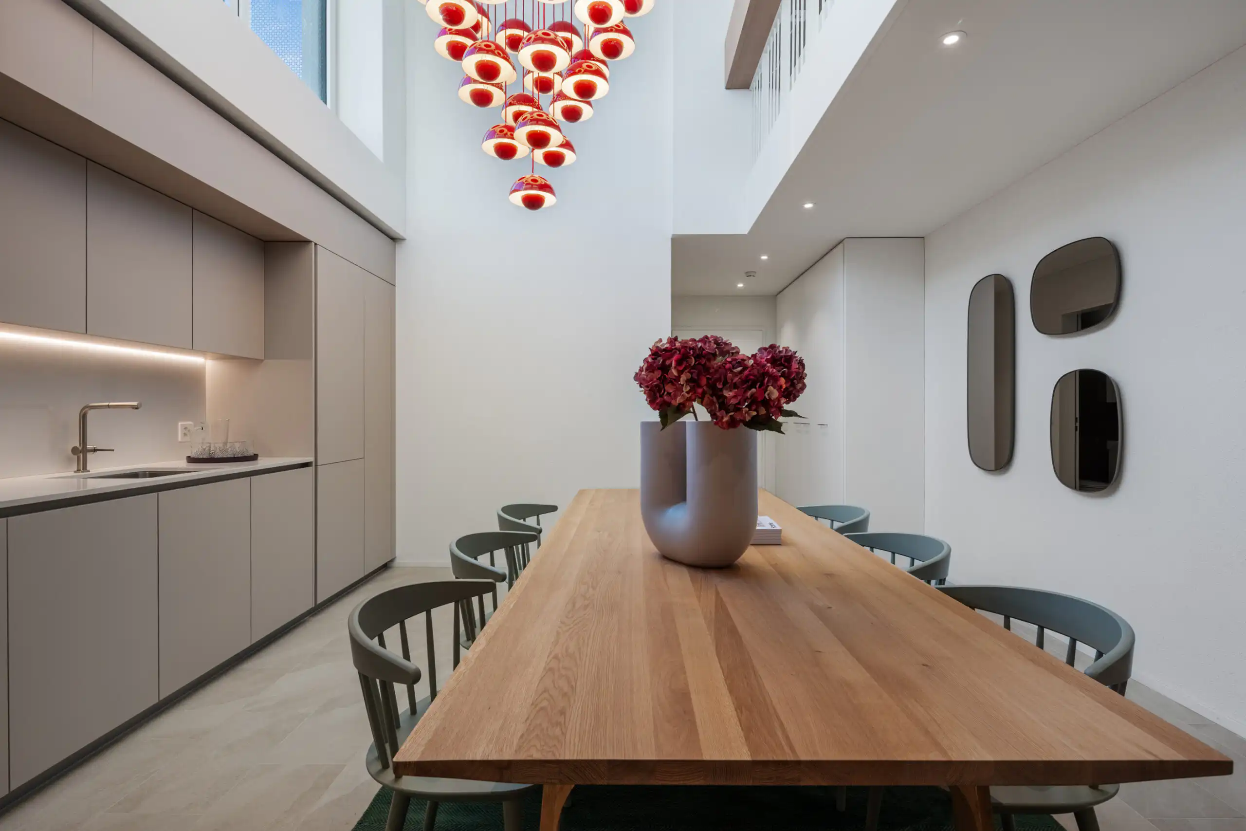 Helle Wohnküche – Immobilienfotograf Zürich
